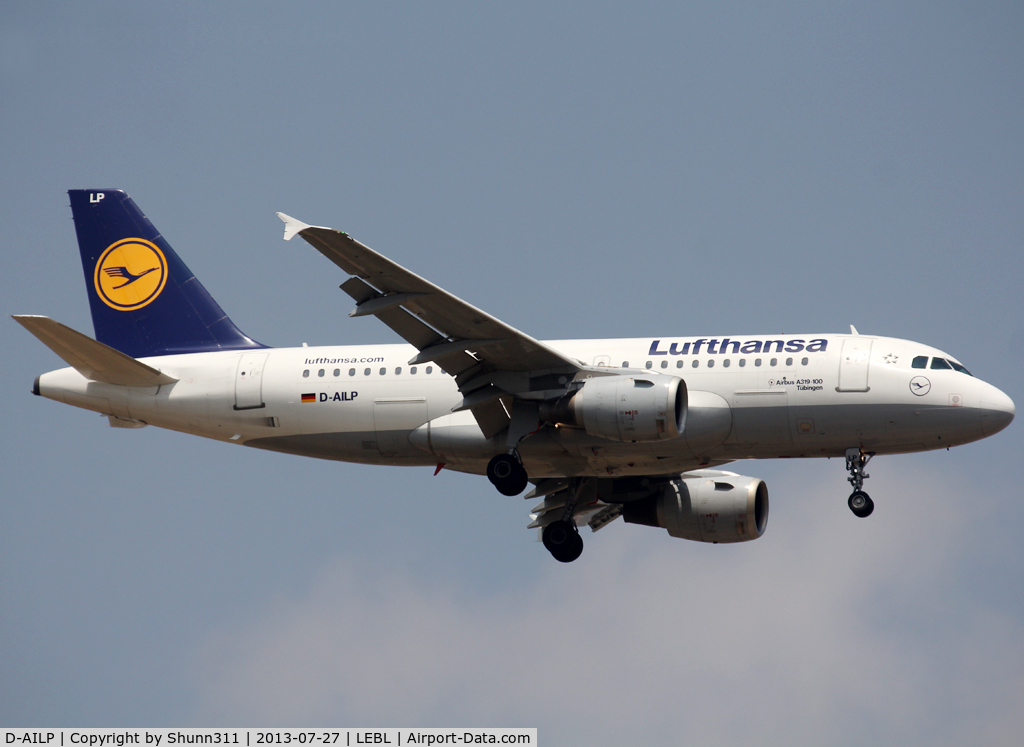 D-AILP, 1997 Airbus A319-114 C/N 717, Landing rwy 07L