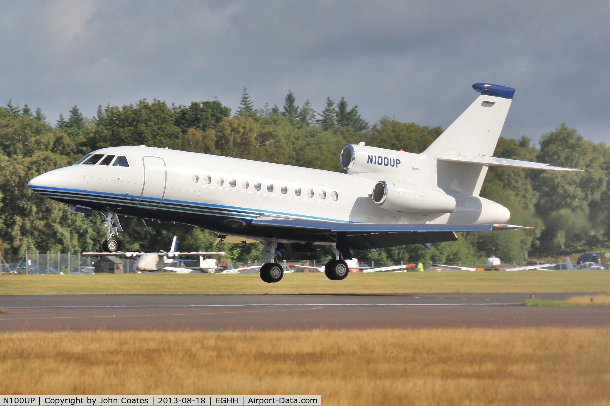 N100UP, 1988 Dassault Falcon 900 C/N 44, About to touchdown on 26