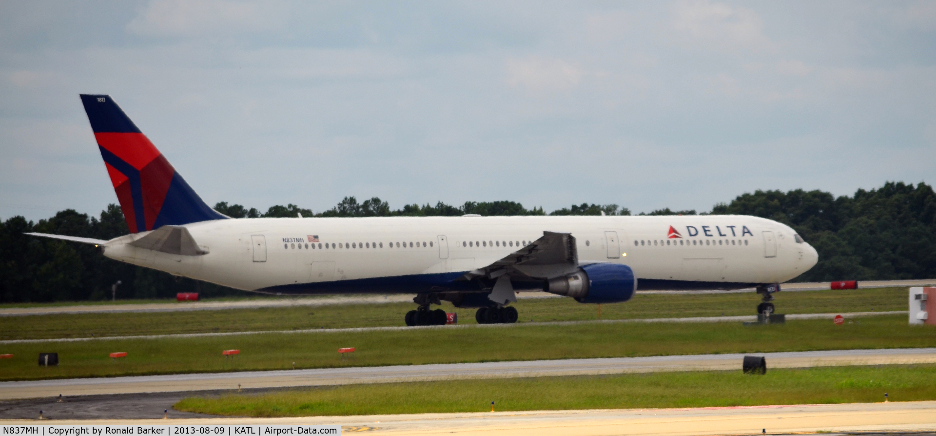 N837MH, 2000 Boeing 767-432/ER C/N 29710, Landing Atlanta