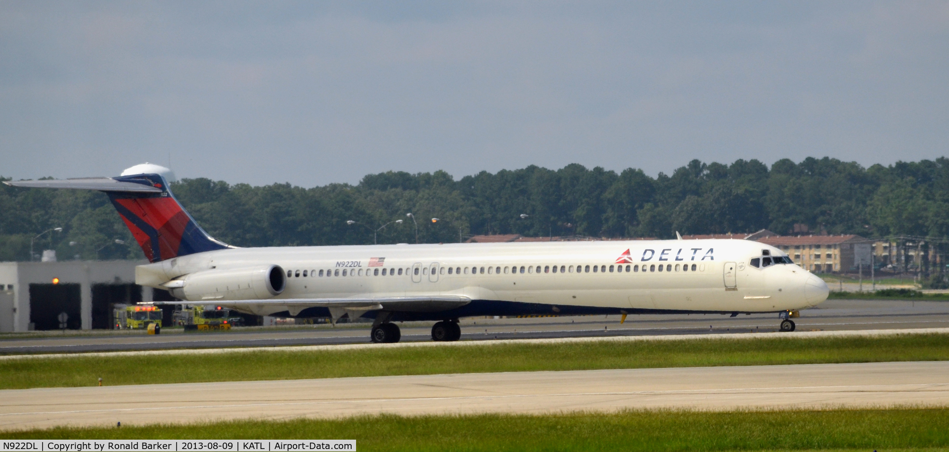 N922DL, 1988 McDonnell Douglas MD-88 C/N 49646, Taxi Atlanta