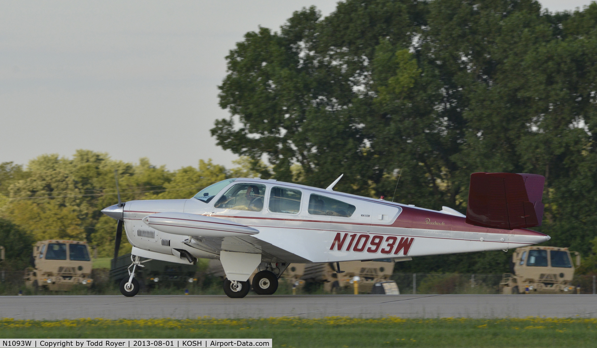 N1093W, 1973 Beech V35B Bonanza C/N D-9506, Airventure 2013