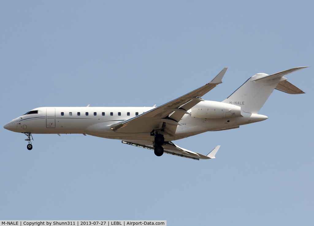 M-NALE, 2012 Bombardier BD700-1A10 Global Express C/N 9450, Landing rwy 07L