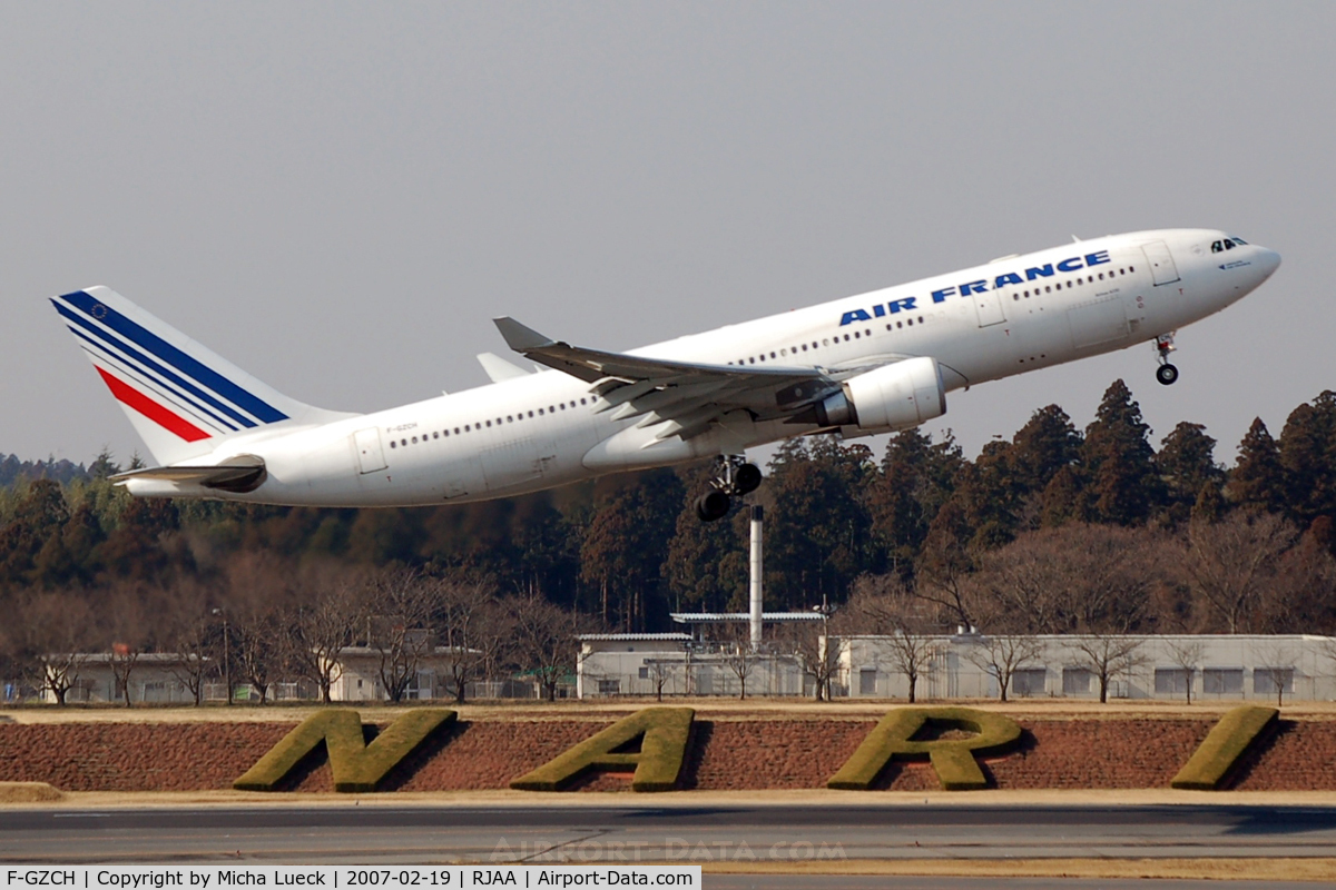 F-GZCH, 2000 Airbus A330-243 C/N 500, At Narita
