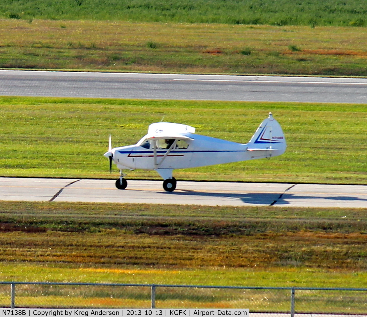 N7138B, 1956 Piper PA-22-150 Tri Pacer C/N 22-4358, Piper PA-22-150 Tri-Pacer taxiing to the FBO.