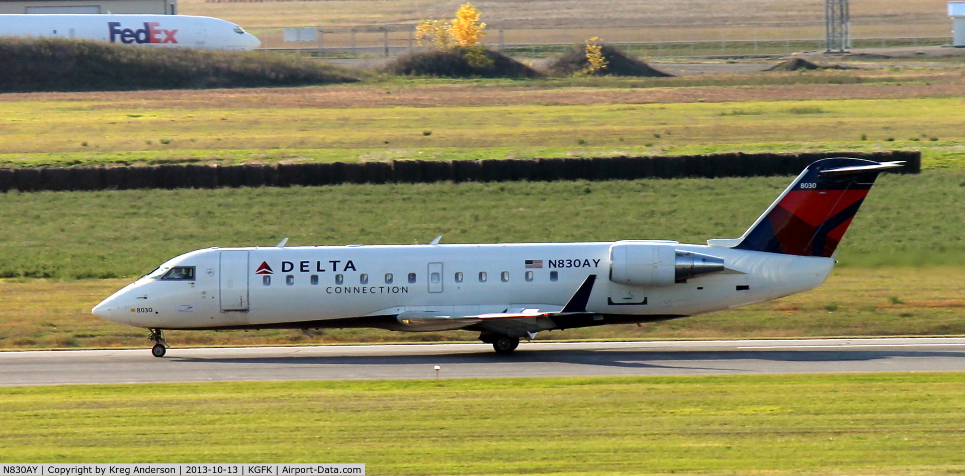 N830AY, 2005 Bombardier CRJ-200ER (CL-600-2B19) C/N 8030, Delta Connection Bombardier CRJ-200 landing on runway 17R.