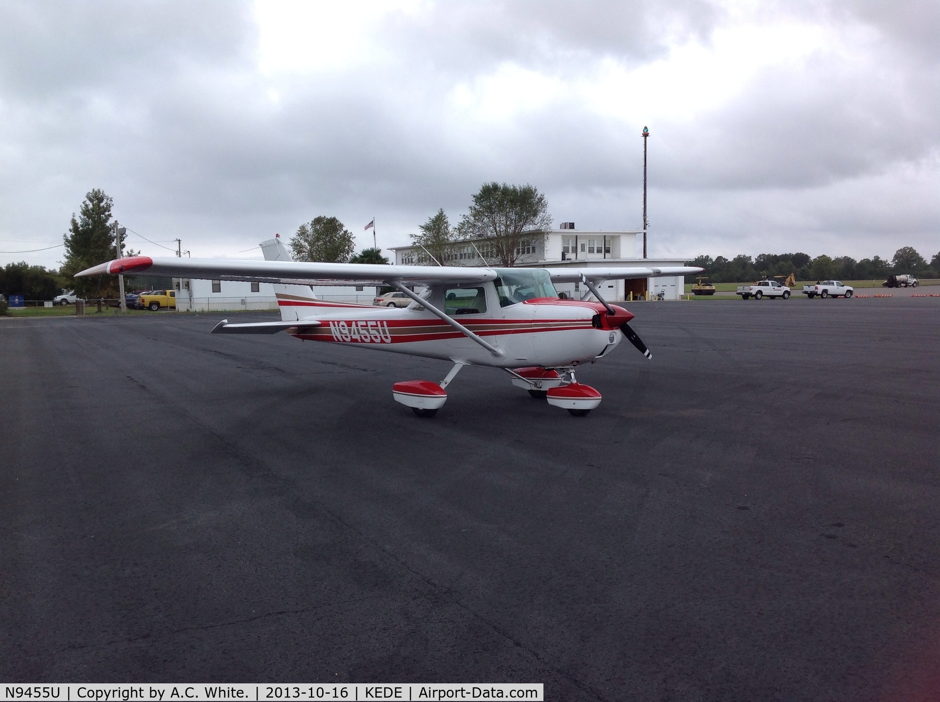 N9455U, 1976 Cessna 150M C/N 15078403, Waiting for the clouds to clear at Edenton....