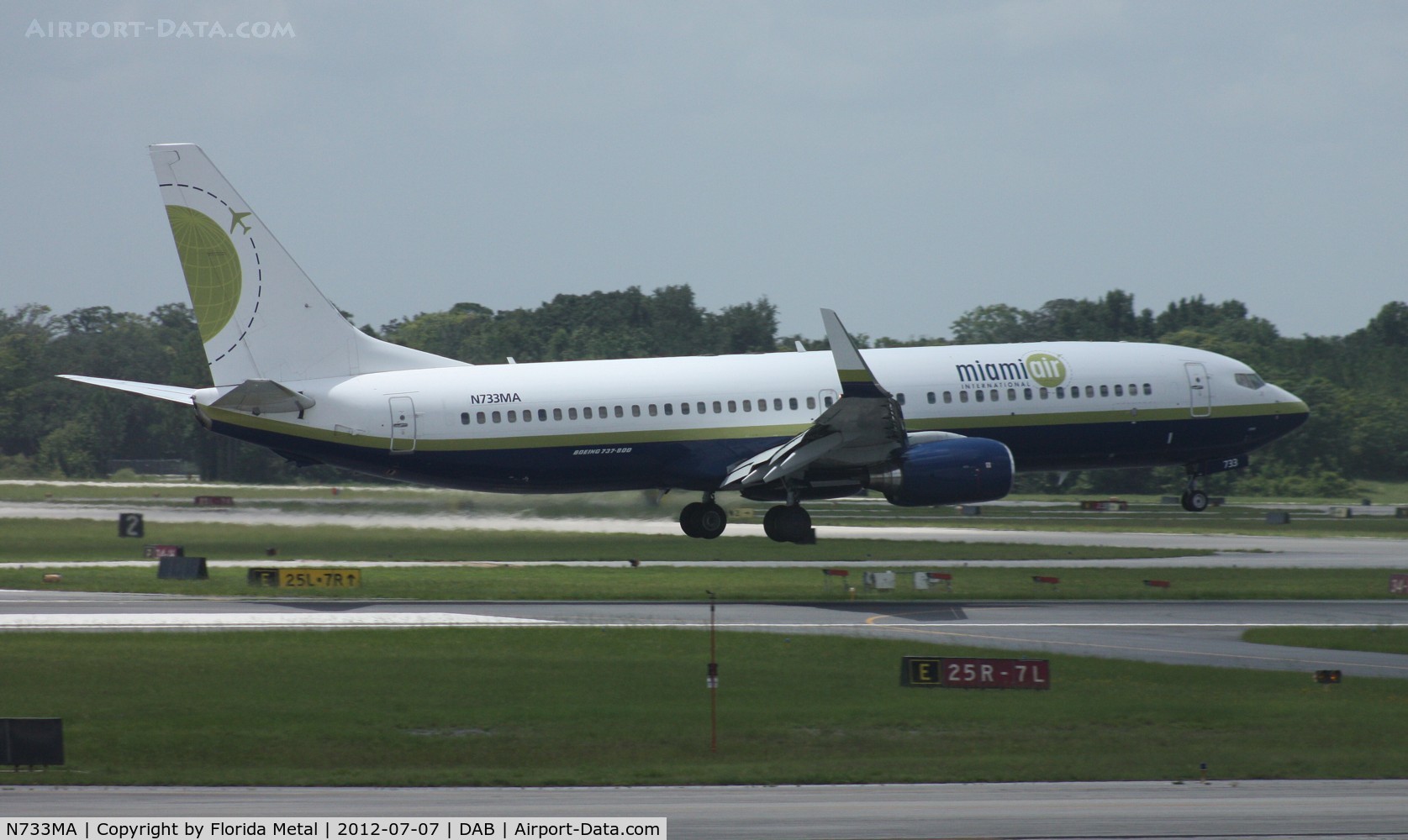 N733MA, 2001 Boeing 737-81Q C/N 30619, Miami Air 737-800
