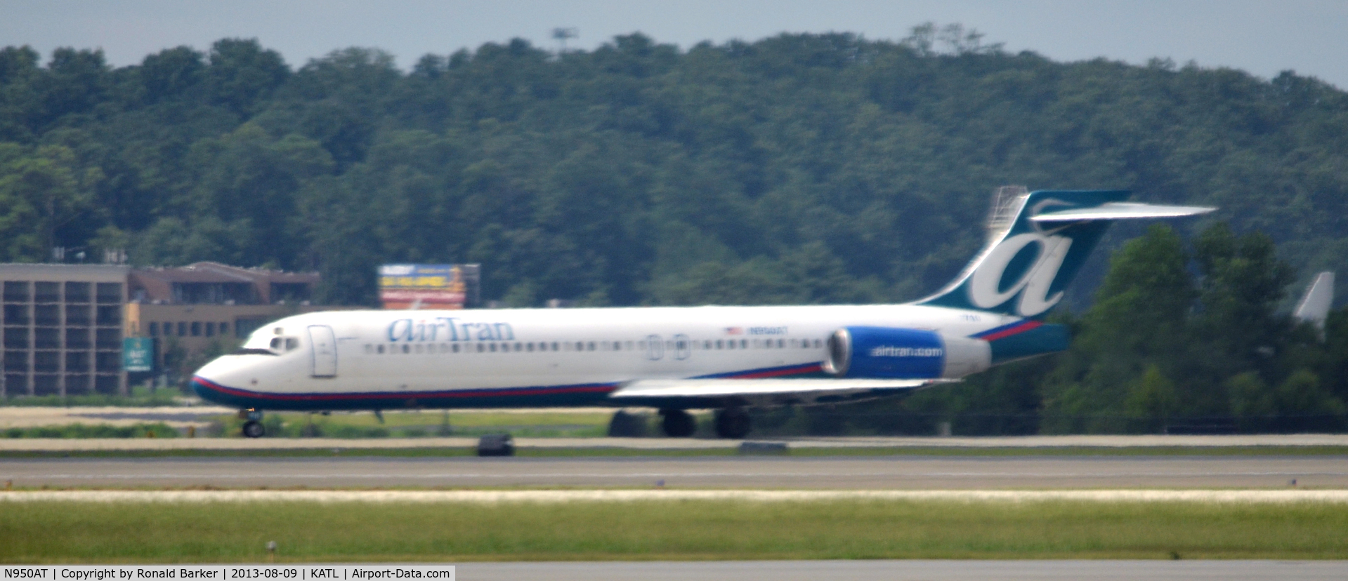 N950AT, 2000 Boeing 717-200 C/N 55012, Landing Atlanta