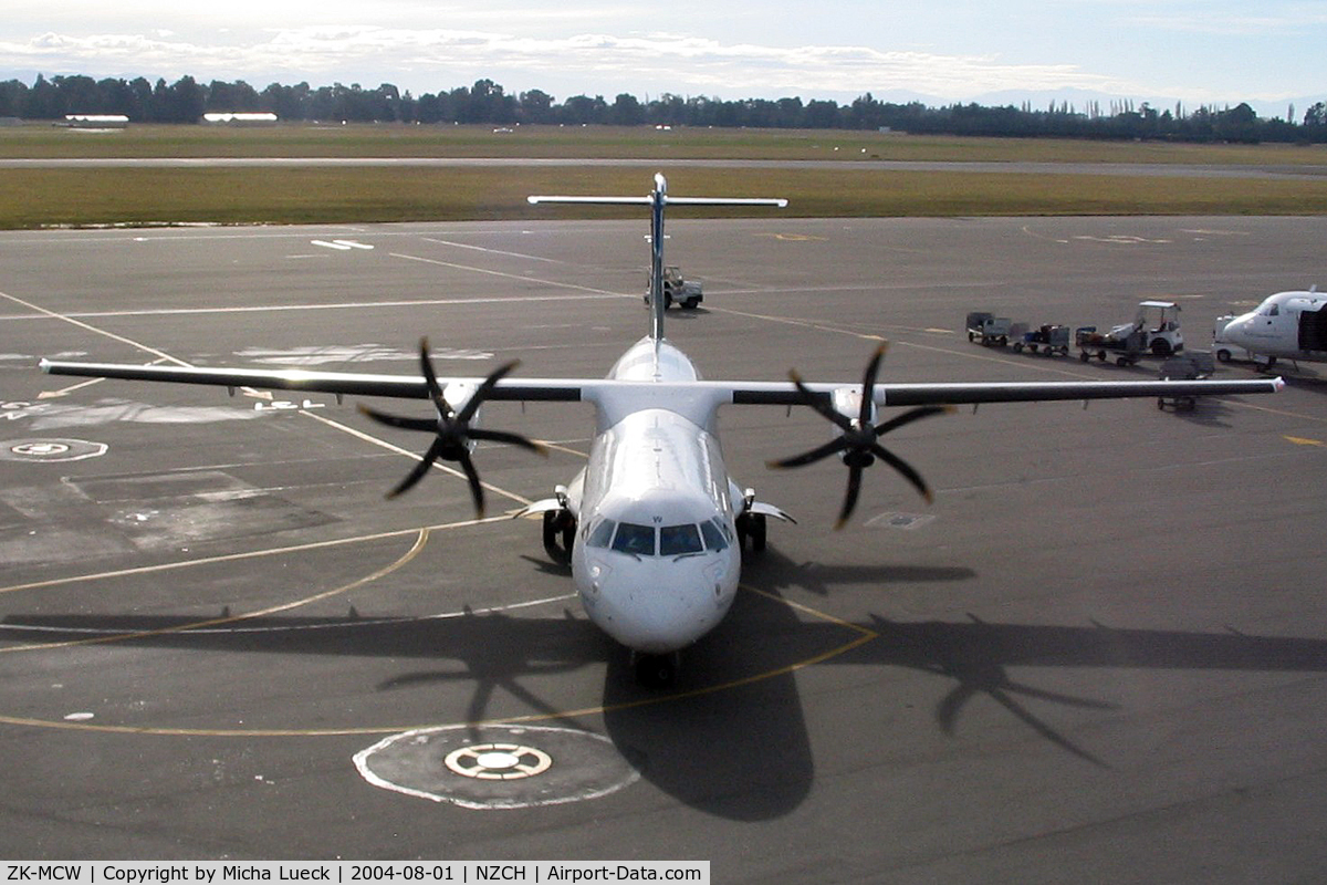 ZK-MCW, 2000 ATR 72-212A C/N 646, At Christchurch