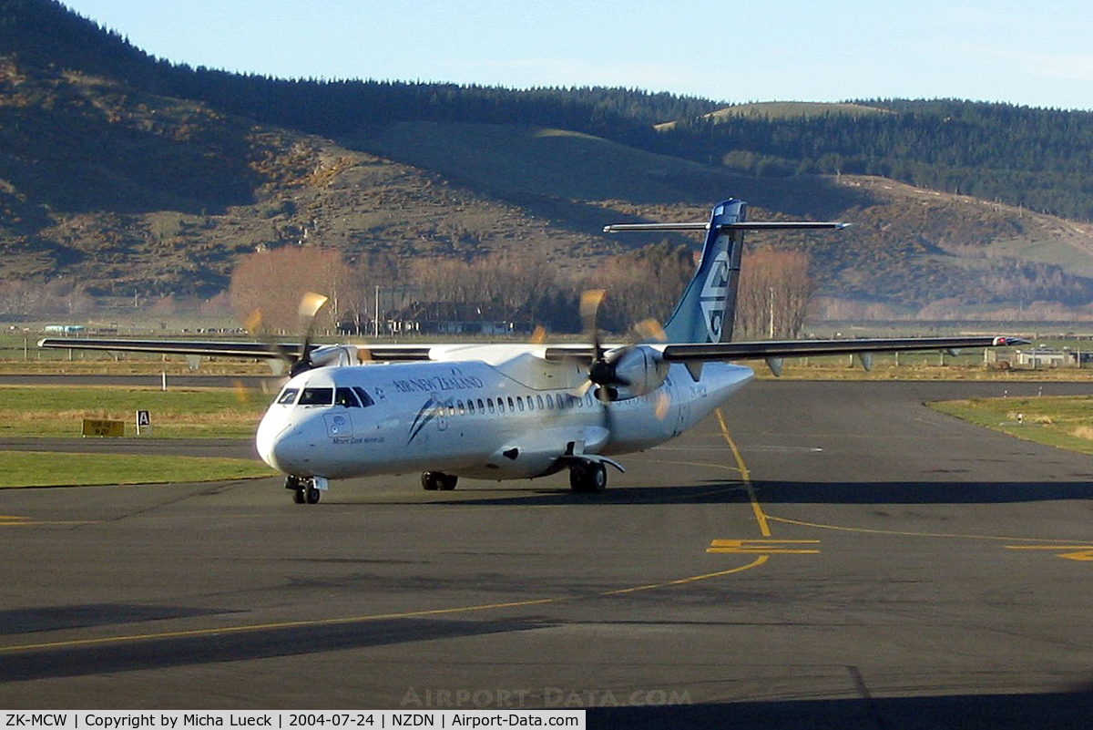 ZK-MCW, 2000 ATR 72-212A C/N 646, At Dunedin