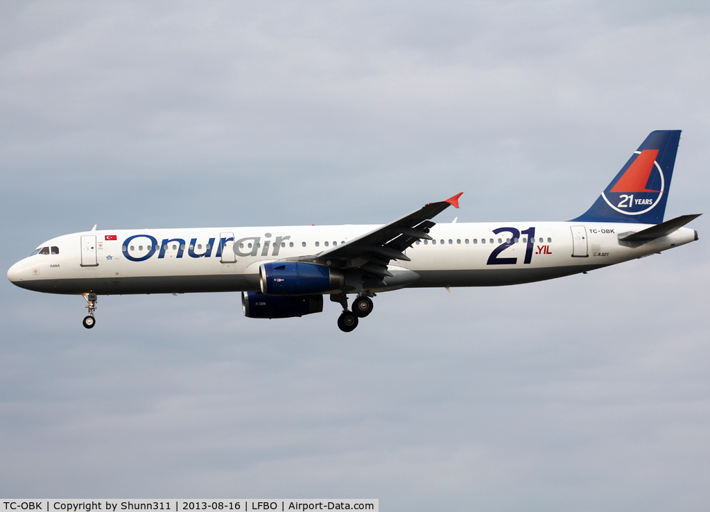 TC-OBK, 1998 Airbus A321-231 C/N 792, Landing rwy 32R with additional 21th anniversary logo