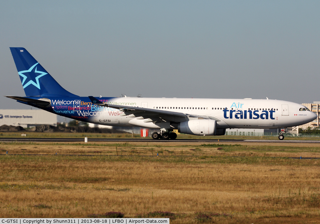 C-GTSI, 2001 Airbus A330-243 C/N 427, Ready for take off rwy 32R in new c/s...