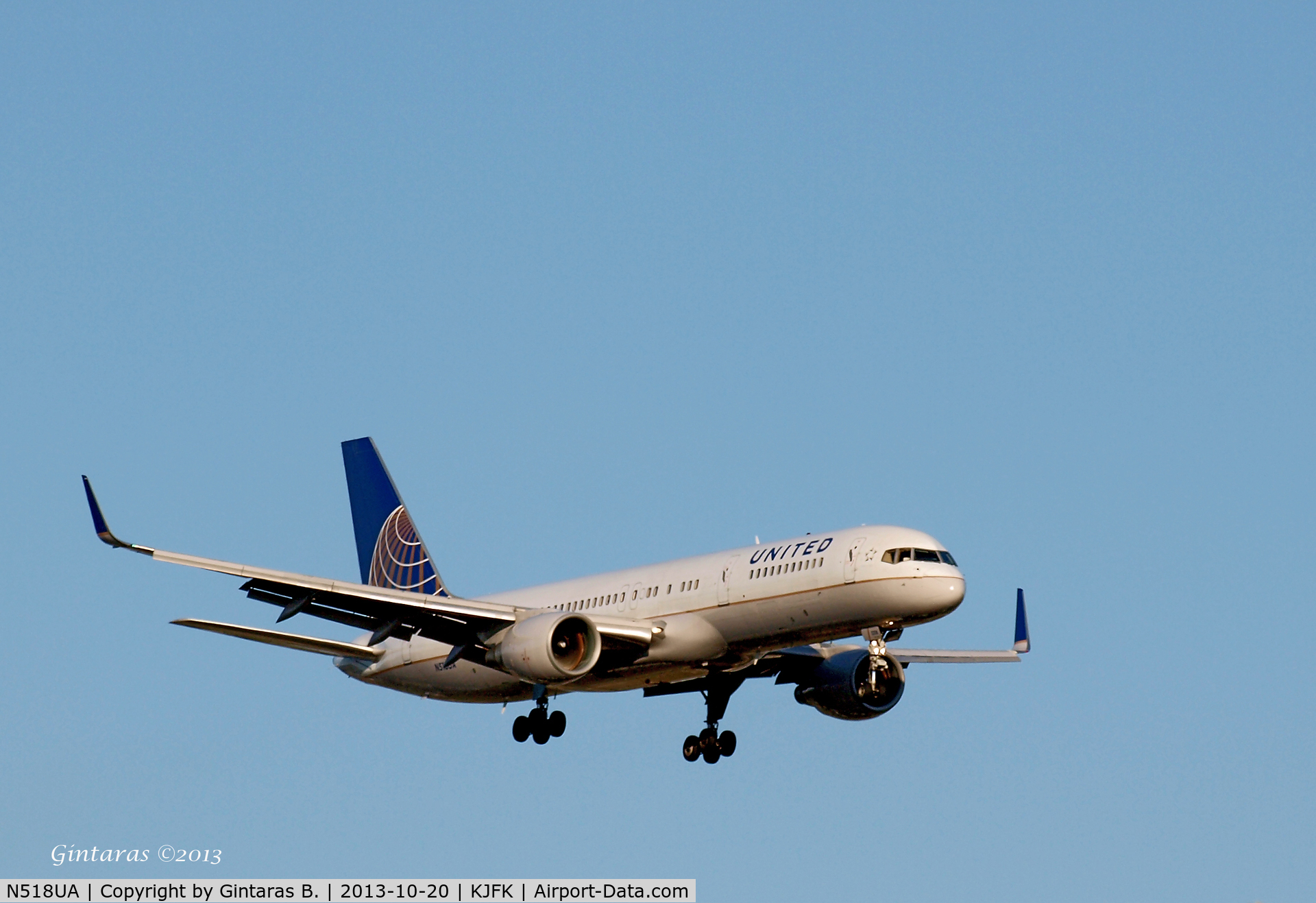N518UA, 1990 Boeing 757-222 C/N 24871, Going to a landing on 22L @JFK