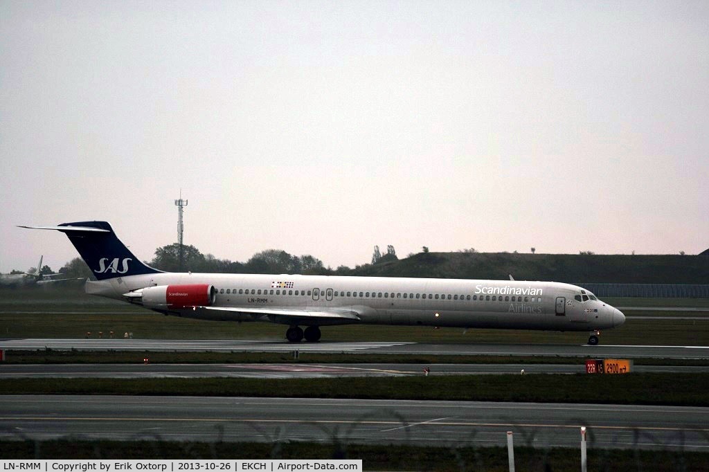 LN-RMM, 1991 McDonnell Douglas MD-81 (DC-9-81) C/N 53005, On the very last day of MD-80 operation in SAS, LN-RMM is taking off on a CPH-CPH flight. Before landing, it made a low pass over CPH airport. LN-RMM also made the very last SAS MD-80 operation (to OSL) later in the day