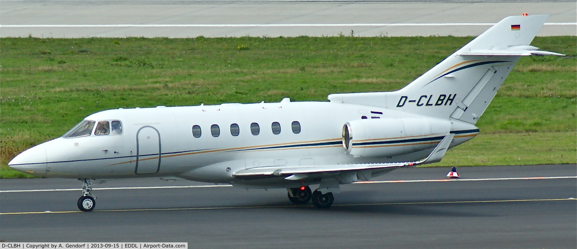 D-CLBH, 2006 Raytheon Hawker 850XP C/N 258812, Privat (untitled), seen here taxiing at Düsseldorf Int´l(EDDL), shortly after landing
