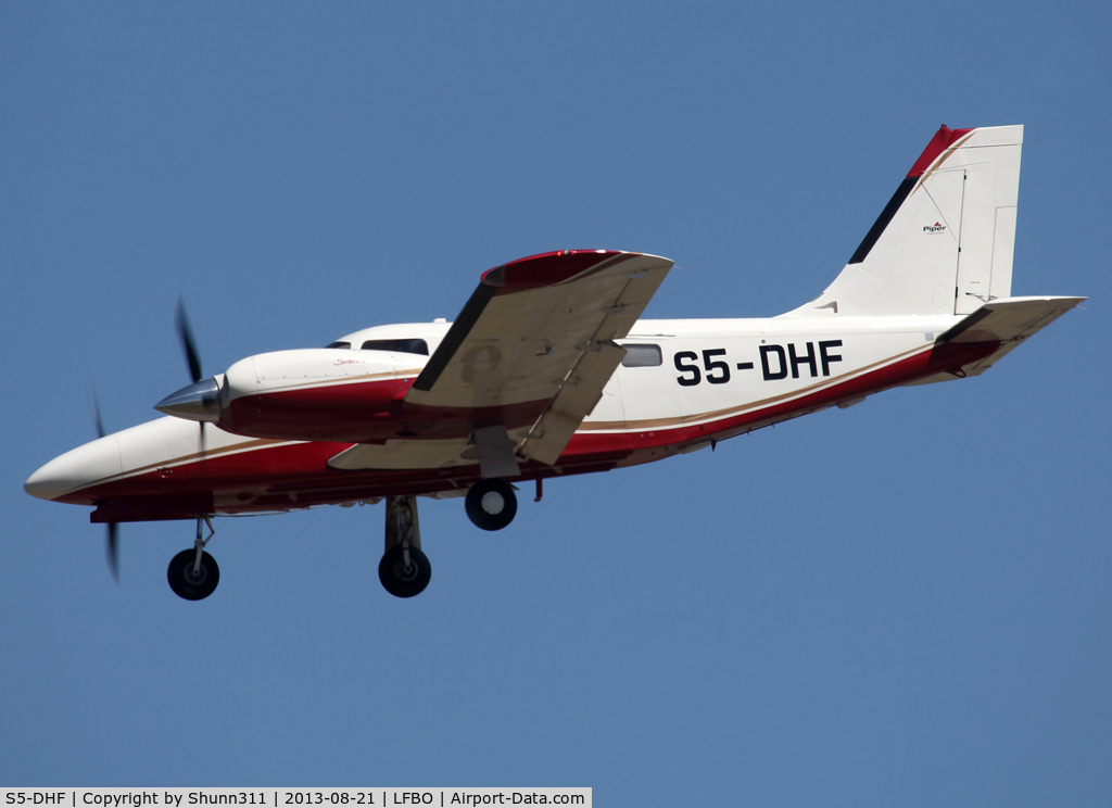 S5-DHF, 2006 Piper PA-34-220T Seneca V C/N 3449348, Landing rwy 32L