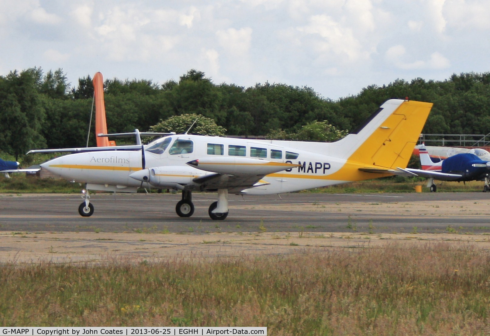 G-MAPP, 1974 Cessna 402B Utililiner C/N 402B-0583, Taxiing in to Bth Handling.
