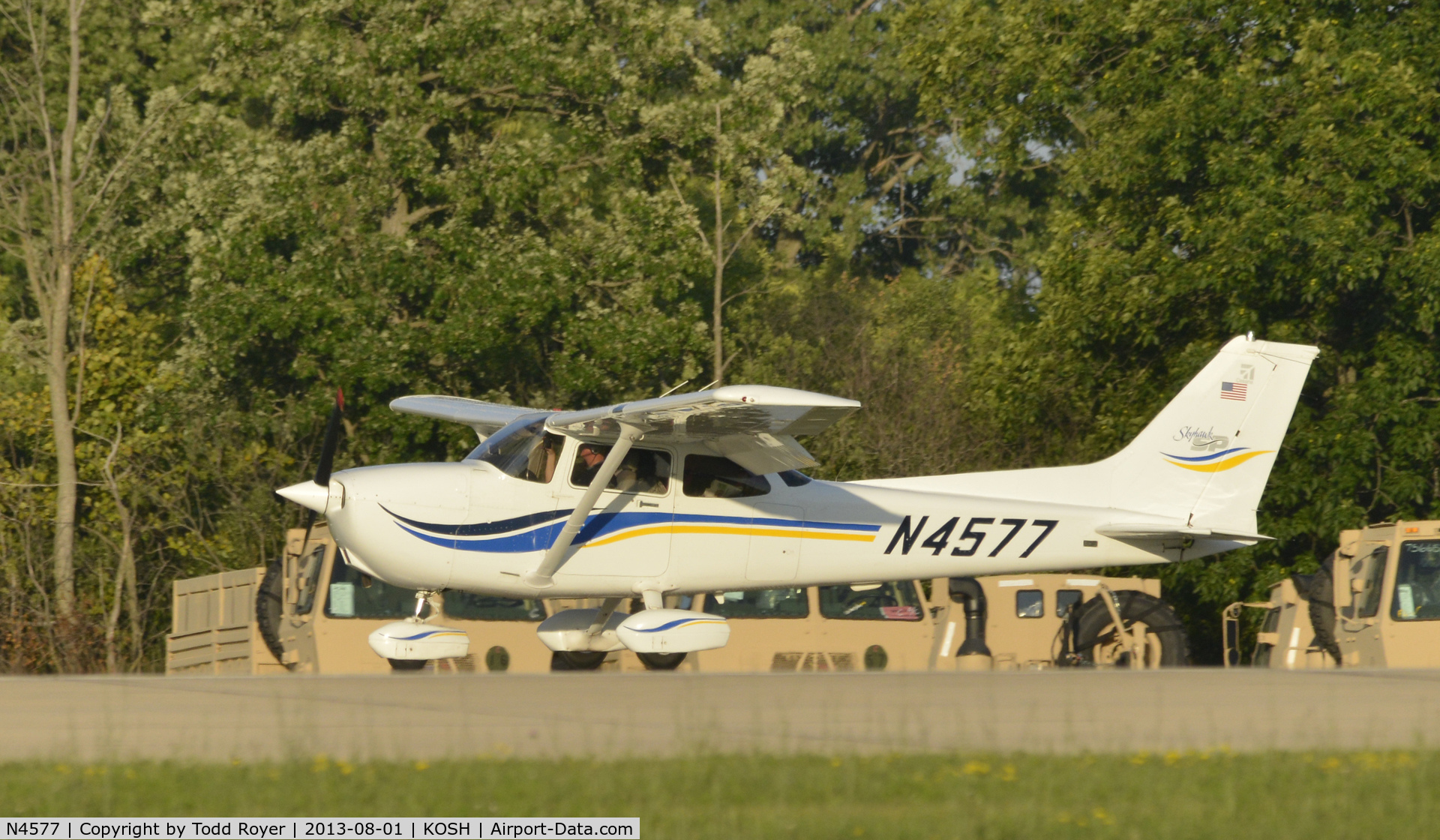N4577, 1999 Cessna 172S C/N 172S8285, Airventure 2013