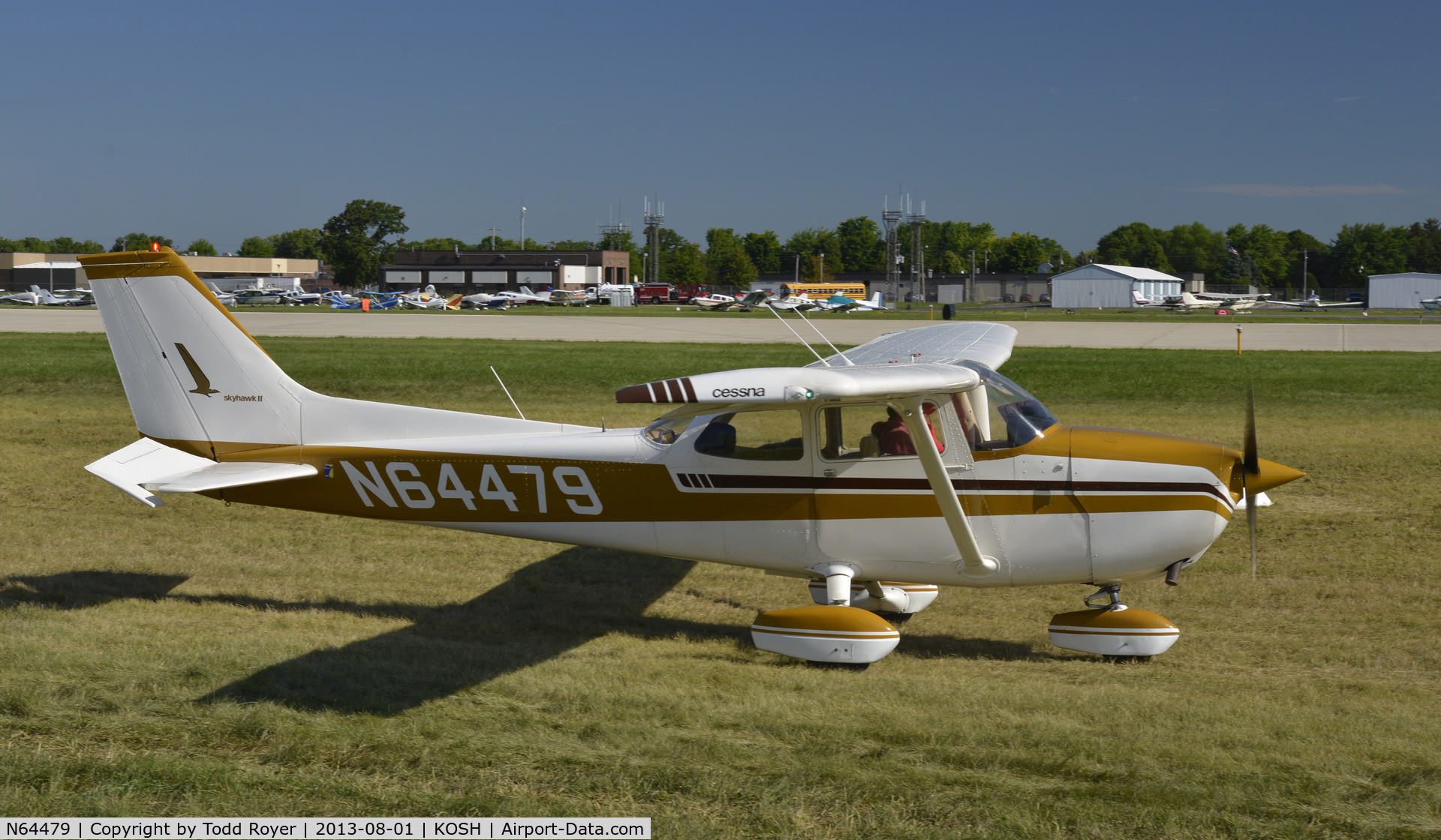 N64479, 1975 Cessna 172M C/N 17265259, Airventure 2013