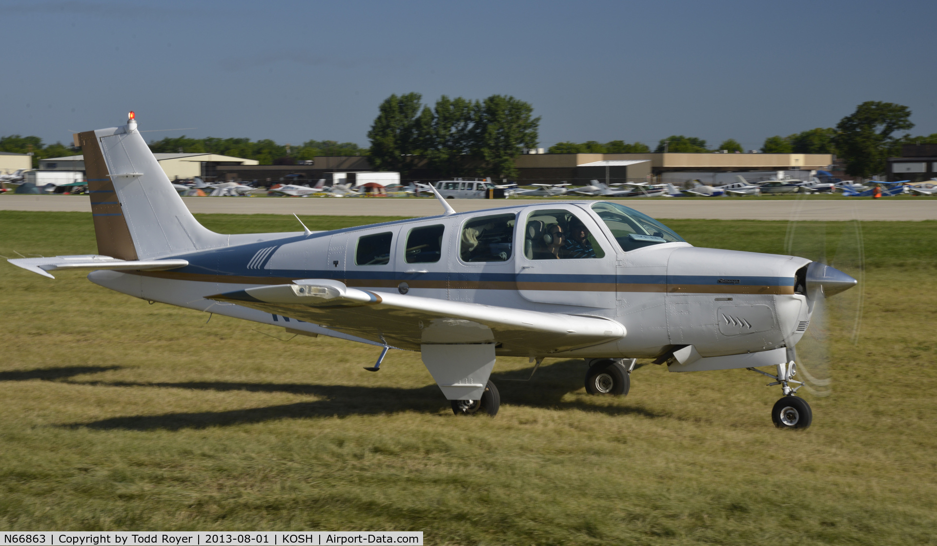 N66863, 1983 Beech A36 Bonanza 36 C/N E-2086, Airventure 2013