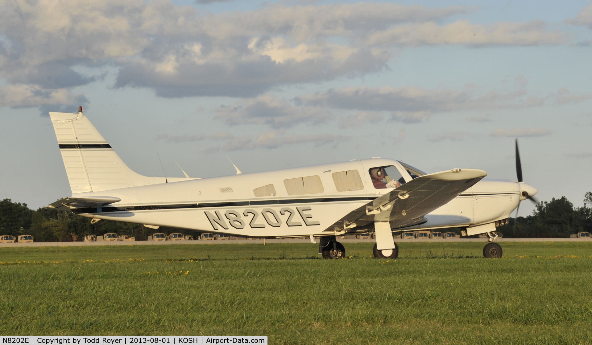 N8202E, 1982 Piper PA-32R-301 C/N 32R-8313014, Airventure 2013