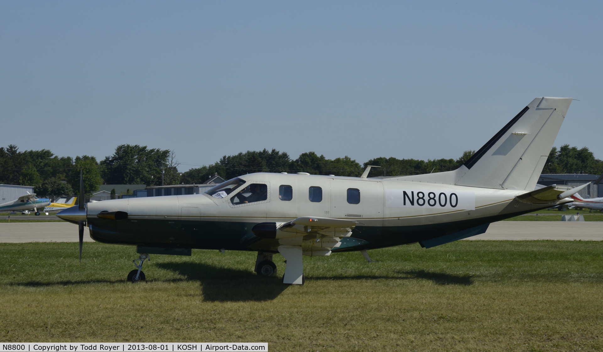 N8800, 2001 Socata TBM-700B C/N 202, Airventure 2013