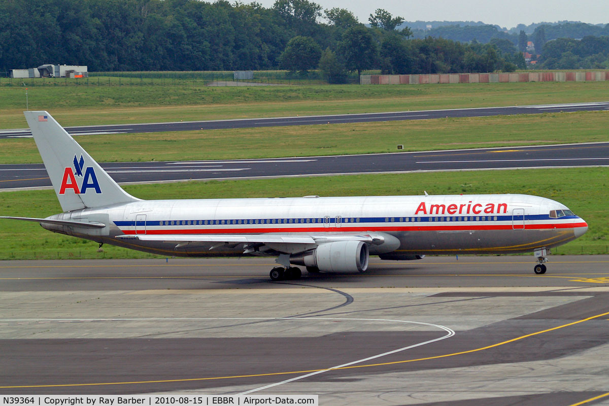 N39364, 1988 Boeing 767-323 C/N 24045, Boeing 767-323ER [24045] (American Airlines) Brussels~OO 15/08/2010