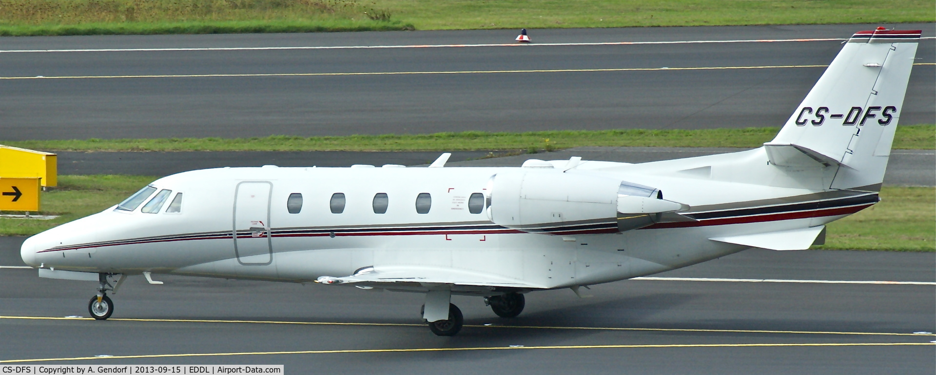 CS-DFS, 2004 Cessna 560XL Citation Excel C/N 560-5372, Net Jets Europe (untitled), is here on the runway, shortly after touch down at Düsseldorf Int´l(EDDL)