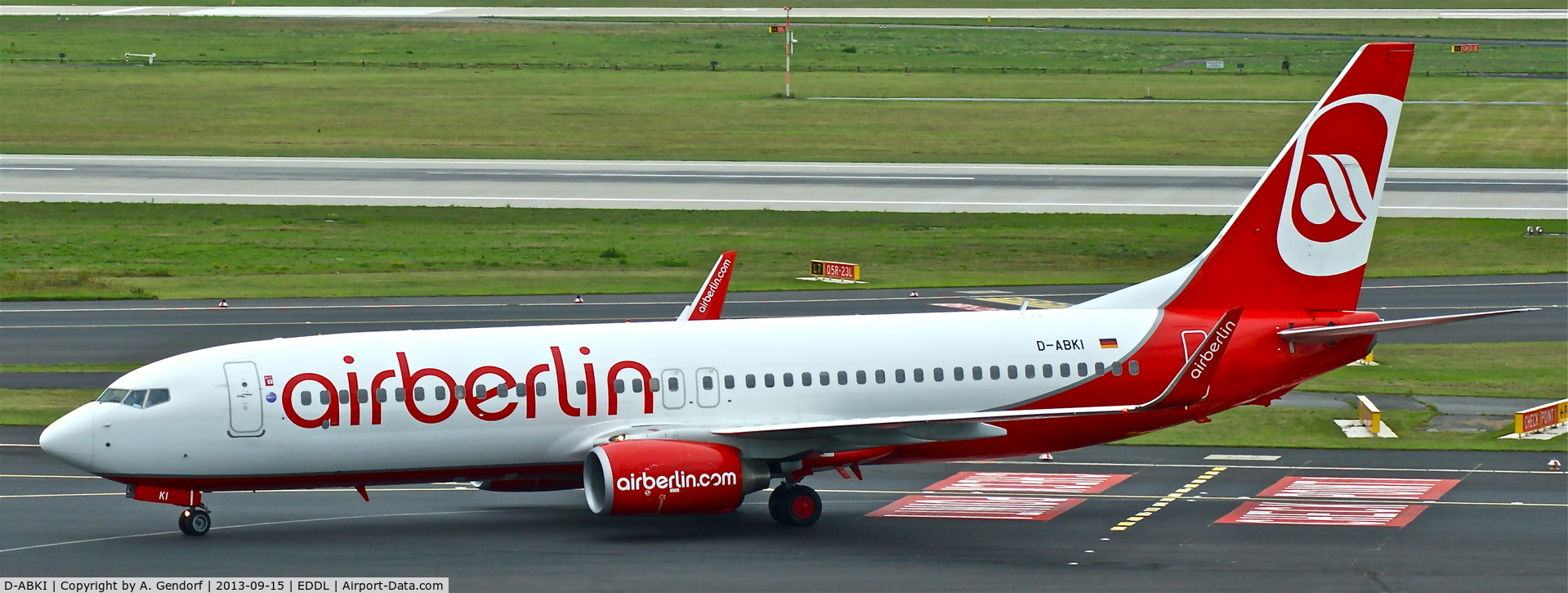 D-ABKI, 2009 Boeing 737-86J C/N 37748, Air Berlin, seen here shortly after landing at Düsseldorf Int´l(EDDL)