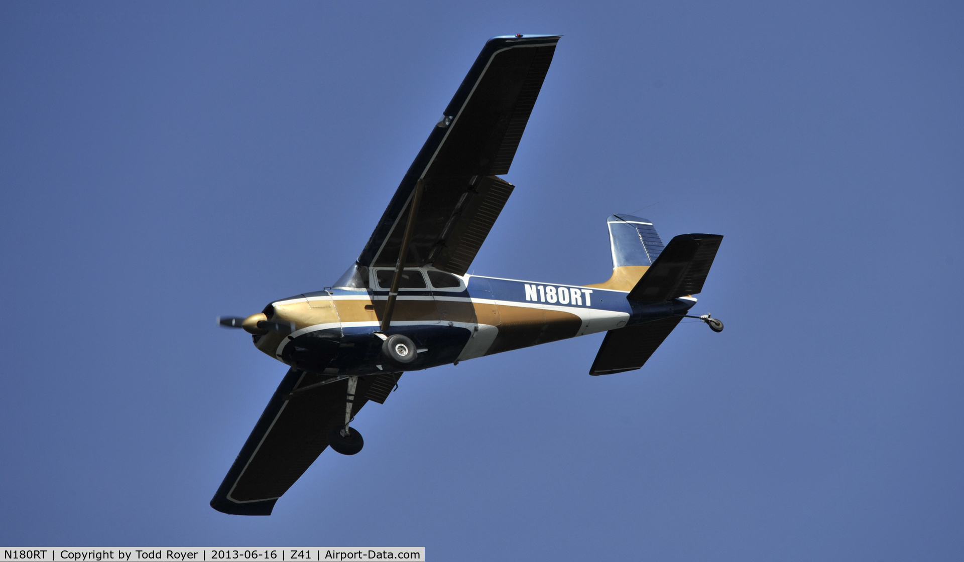 N180RT, 1958 Cessna 180A C/N 50288, Landing at Lake Hood Strip