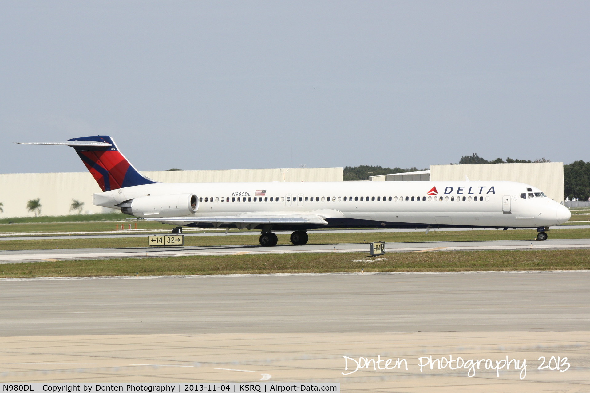 N980DL, 1991 McDonnell Douglas MD-88 C/N 53267, Delta Flight 2298 (N980DL) departs Sarasota-Bradenton International Airport enroute to Hartsfield-Jackson Atlanta International Airport