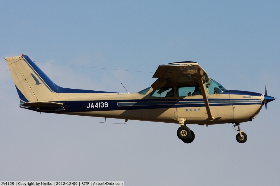 JA4139, Cessna 172P C/N 17274079, Skyhawk II, built in 1981