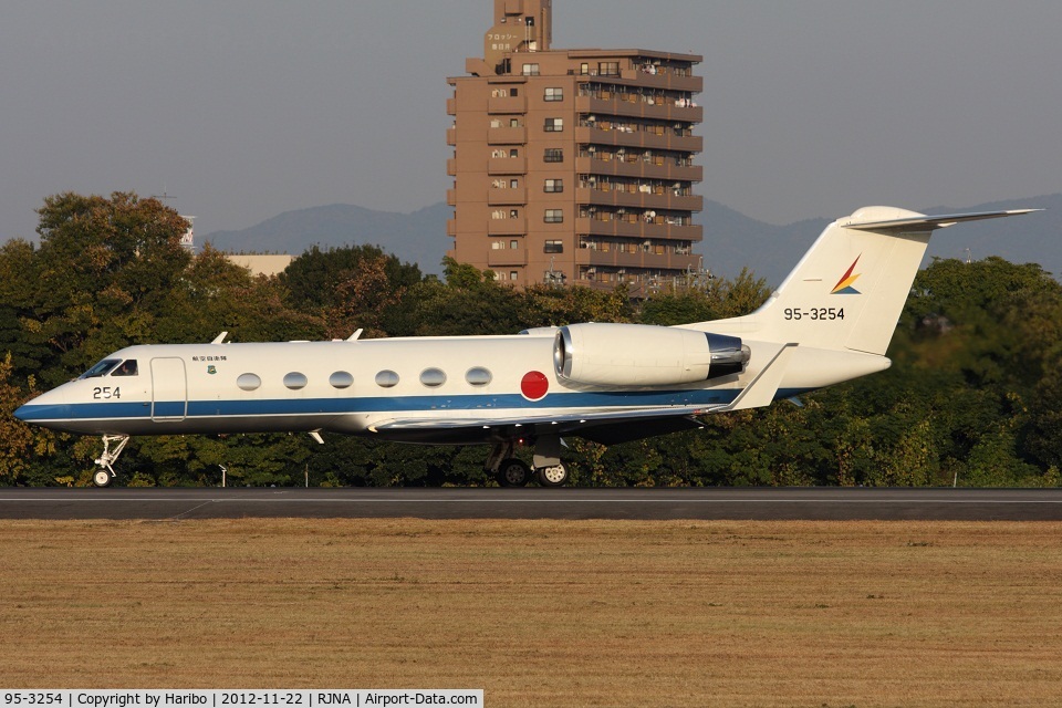 95-3254, 1997 Gulfstream Aerospace G-IV C/N 1326, U-4; A multi-purpose aircraft for JASDF. Belonging to the Air Defence Command Headquarters Flight Group.