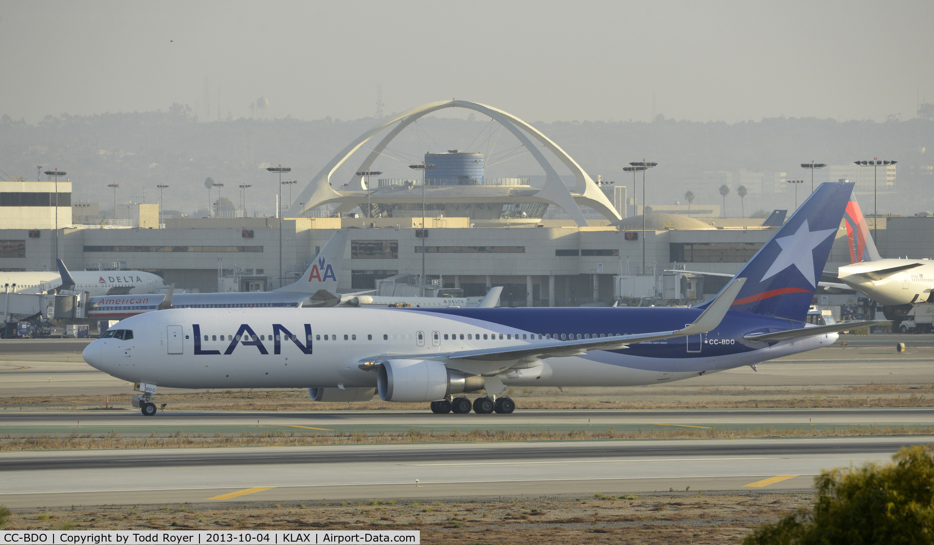 CC-BDO, 2013 Boeing 767-316/ER C/N 41996, Taxiing to gate at LAX