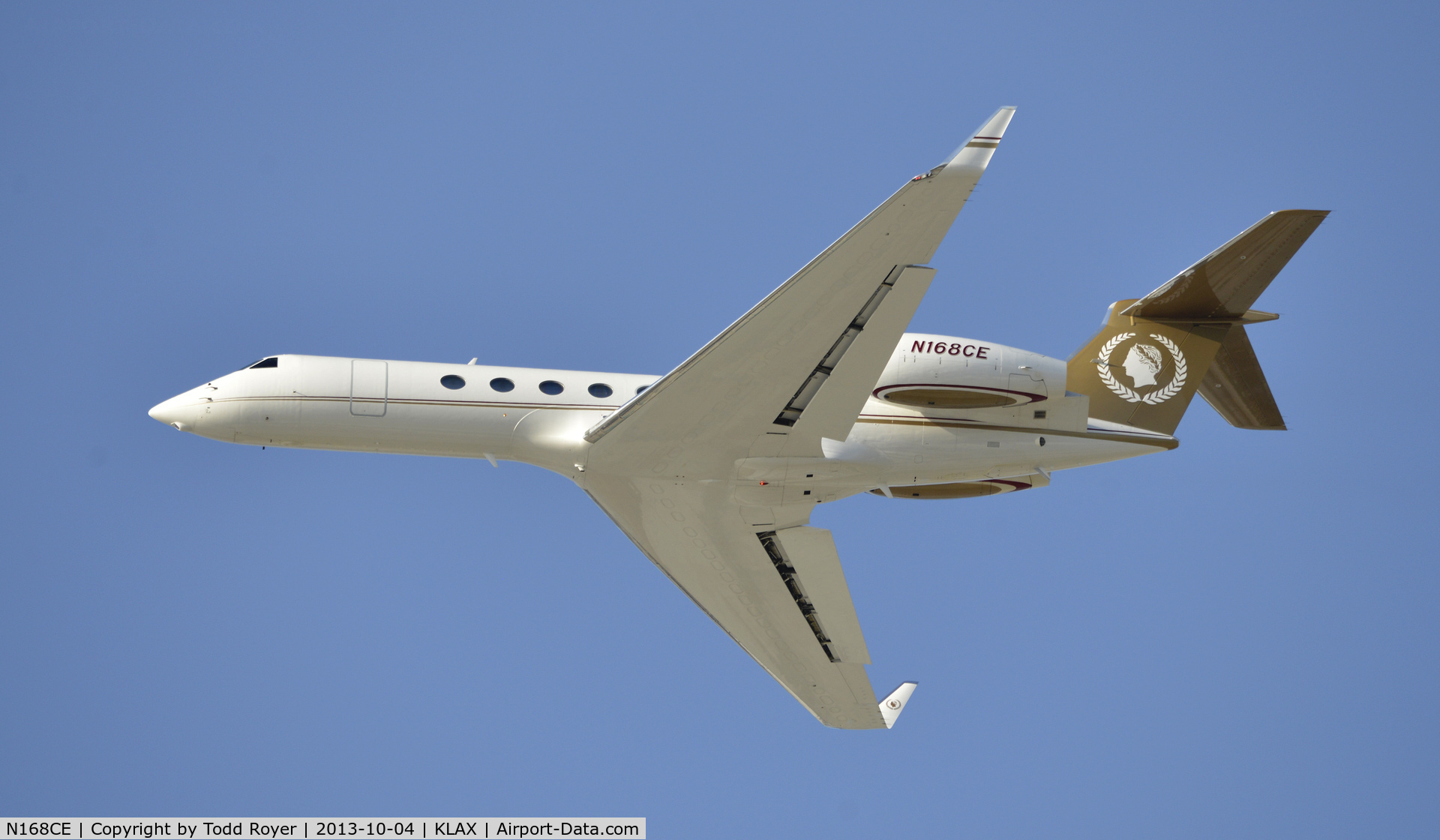 N168CE, 1999 Gulfstream Aerospace G-V C/N 568, Departing LAX