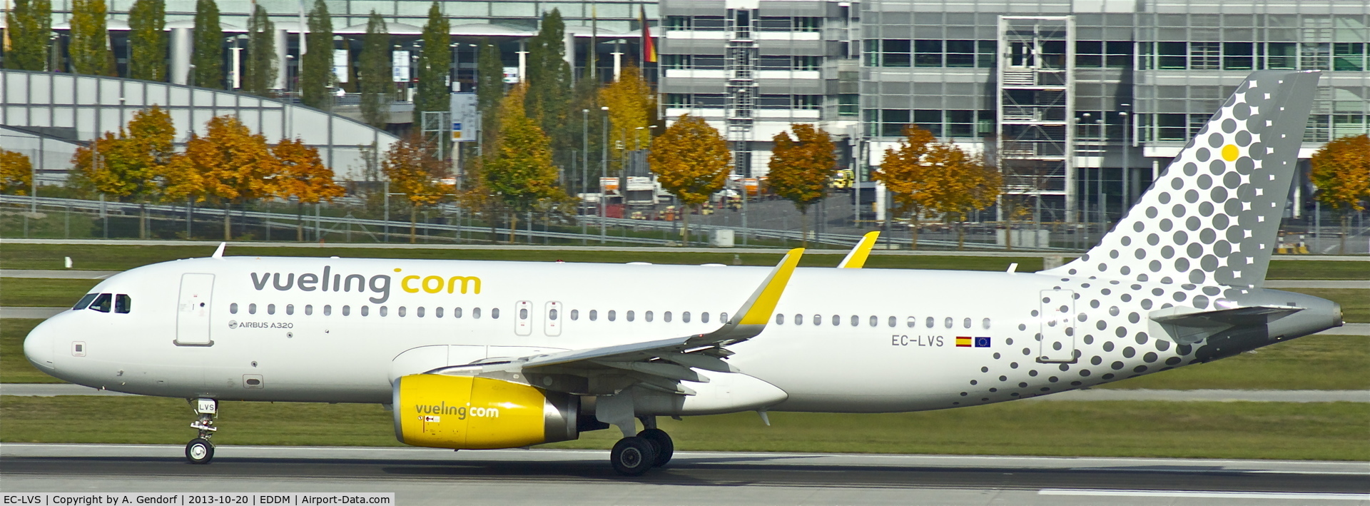 EC-LVS, 2013 Airbus A320-232 C/N 5599, Vueling Airlines, fitted with the new sharklets, seen here departing at München(EDDM)