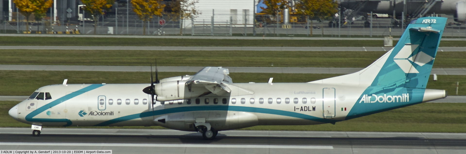 I-ADLW, 2004 ATR 72-212A C/N 707, Air Dolomiti, is here on RWY 26L at München(EDDM)