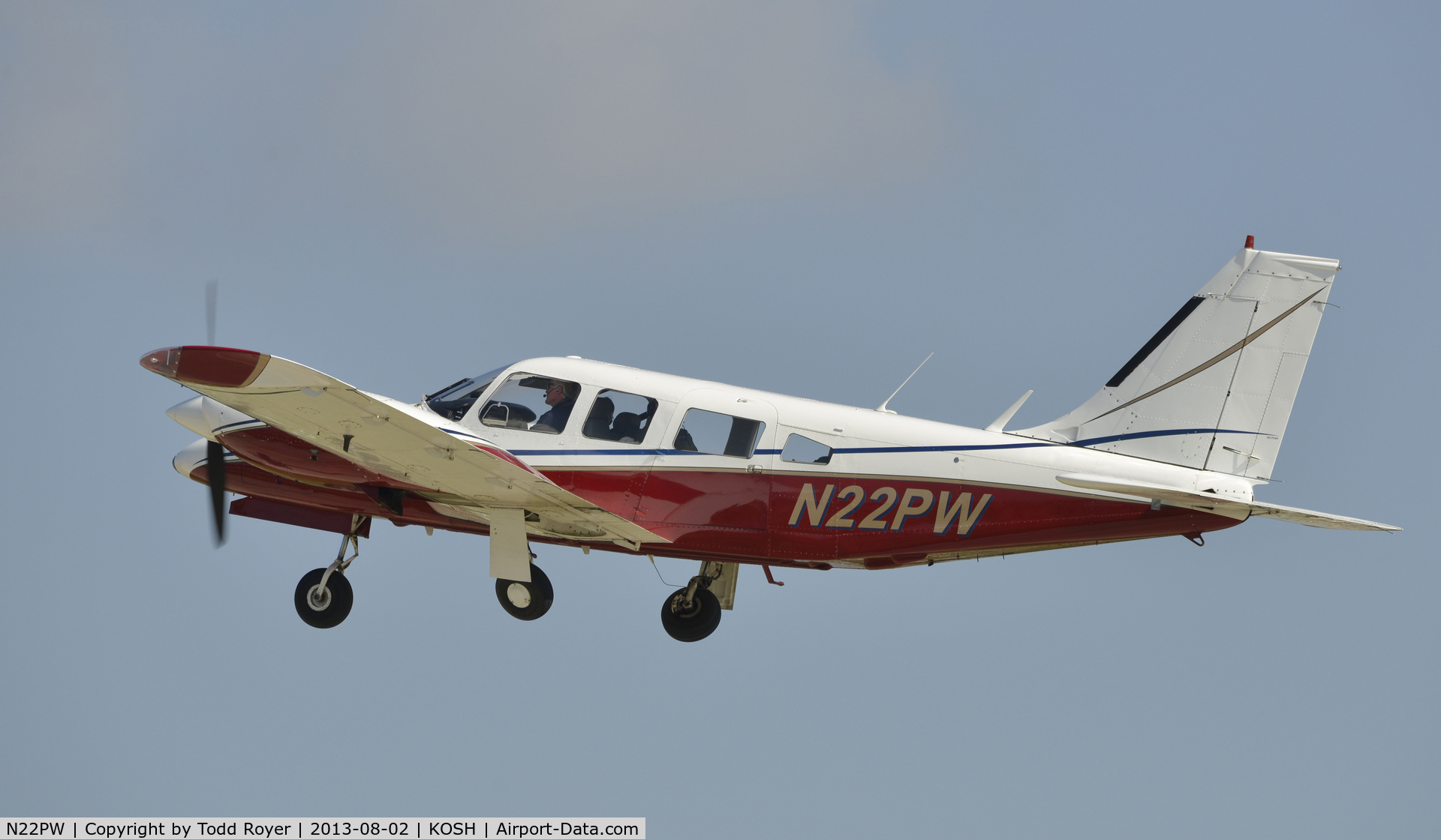 N22PW, 1975 Piper PA-34-200T Seneca II C/N 34-7570144, Airventure 2013