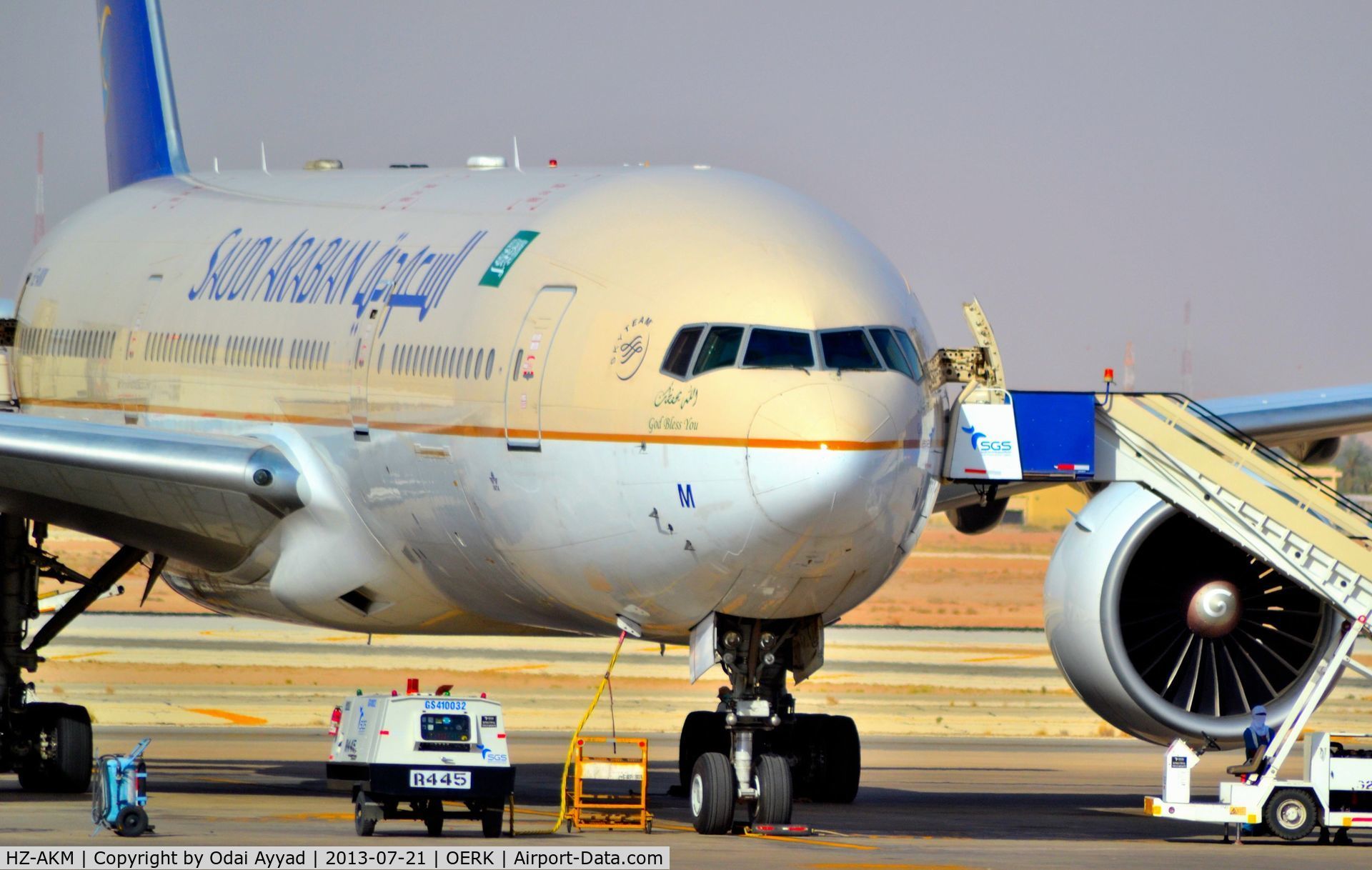 HZ-AKM, 1998 Boeing 777-268/ER C/N 28356, A Saudi B777 at Riyadh Airport