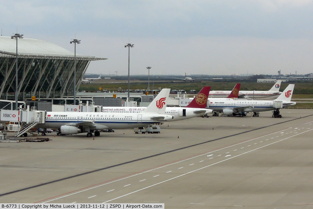 B-6773, 2011 Airbus A320-232 C/N 4775, At Pu Dong