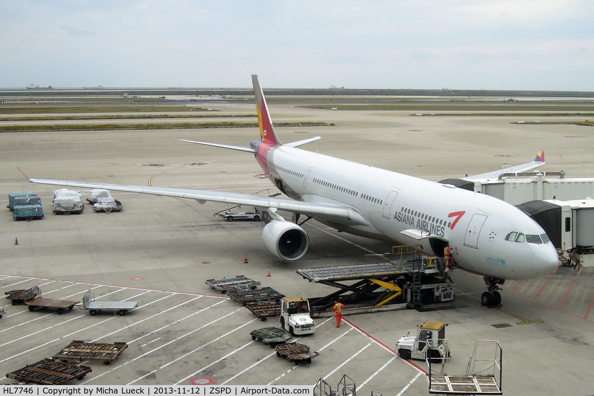 HL7746, 2006 Airbus A330-323X C/N 772, At Pu Dong