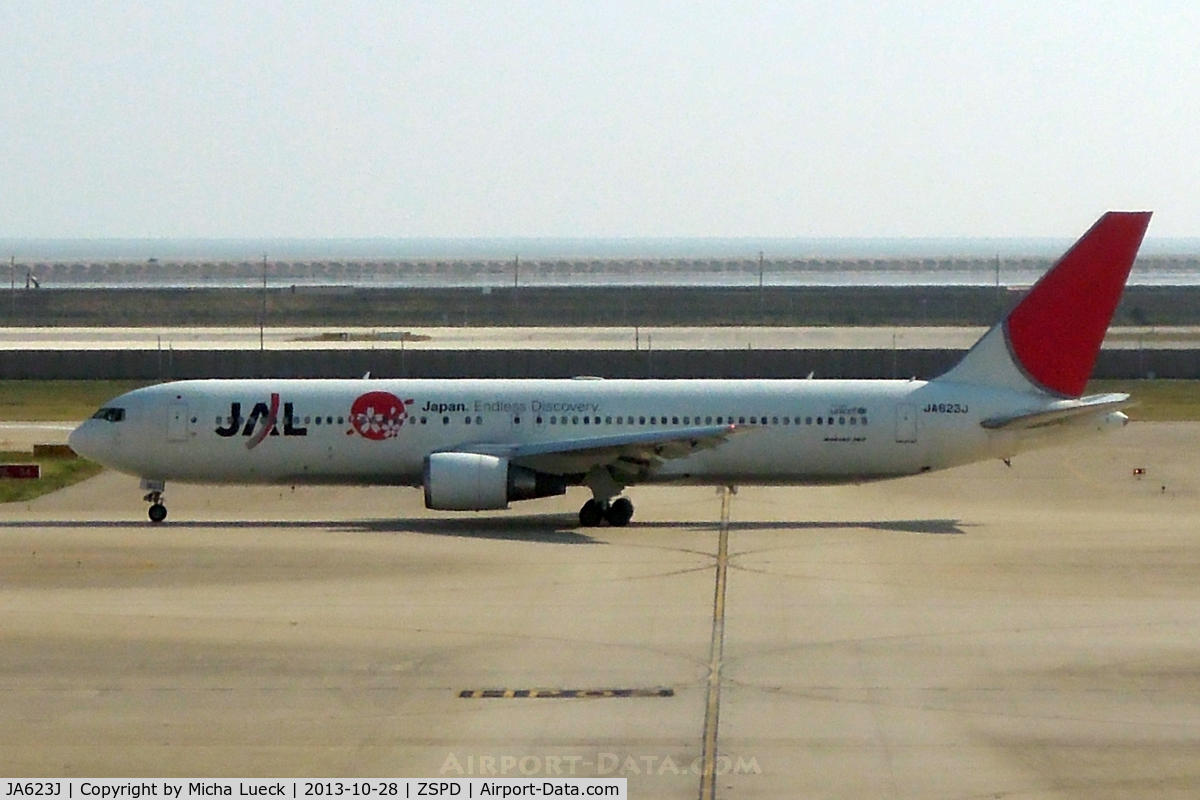JA623J, 2009 Boeing 767-346/ER C/N 36131, At Pu Dong
