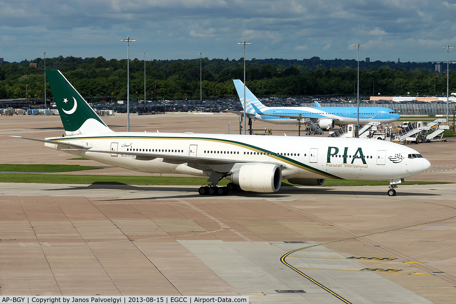 AP-BGY, 2005 Boeing 777-240/LR C/N 33781, Pakistan International Airlines PIA Boeing B777-240/LR taxi