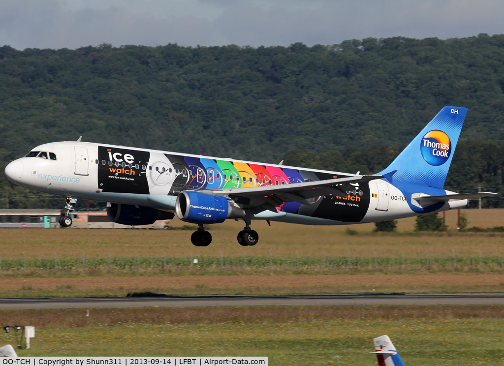 OO-TCH, 2003 Airbus A320-214 C/N 1929, Landing rwy 20 in special 'Ice Watch' livery...