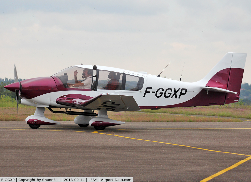 F-GGXP, Robin DR-400-180 Regent C/N 1907, Taxiing for departure...