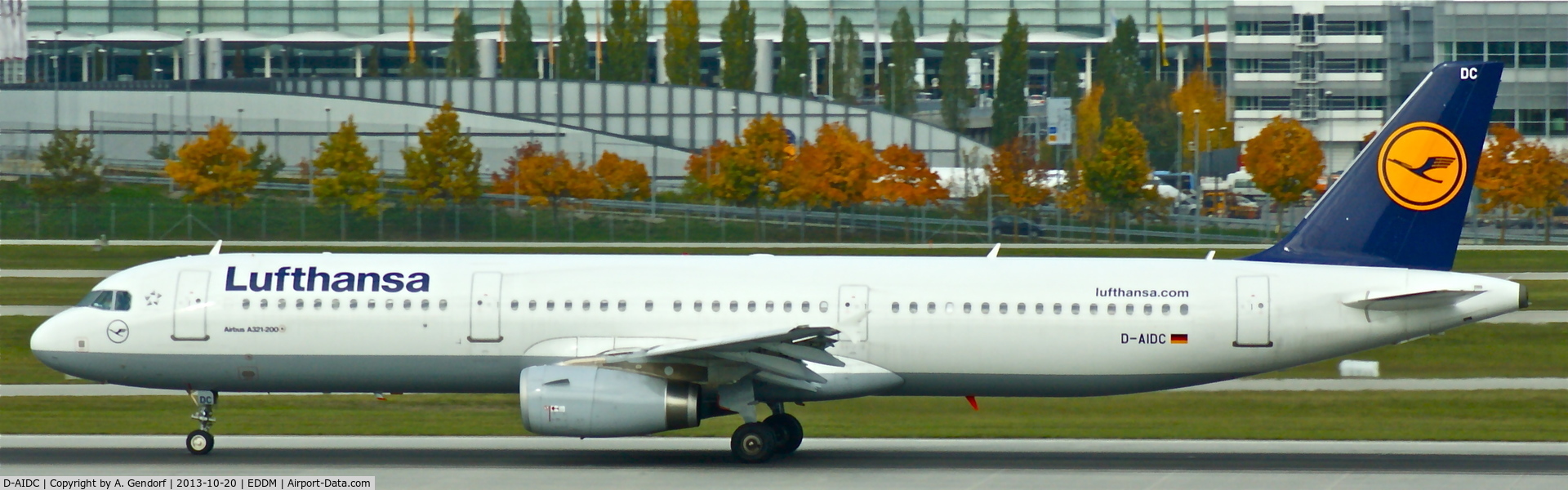 D-AIDC, 2010 Airbus A321-231 C/N 4560, Lufthansa, is here speeding up for departure at München(EDDM)