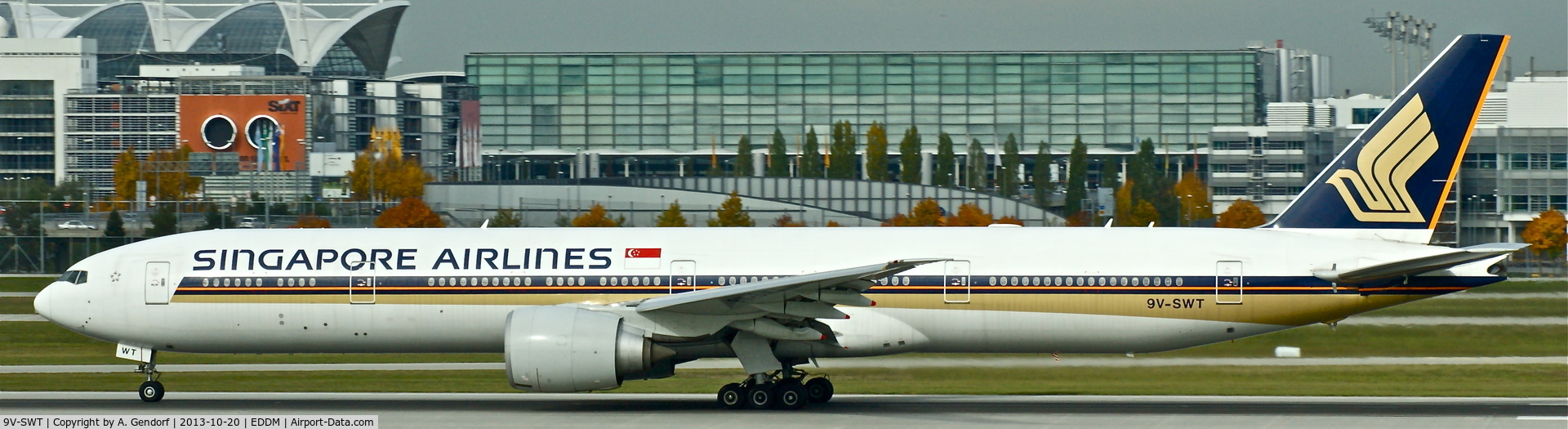 9V-SWT, 2009 Boeing 777-312/ER C/N 34585, Singapore Airlines, is speeding up for departure at München(EDDM)