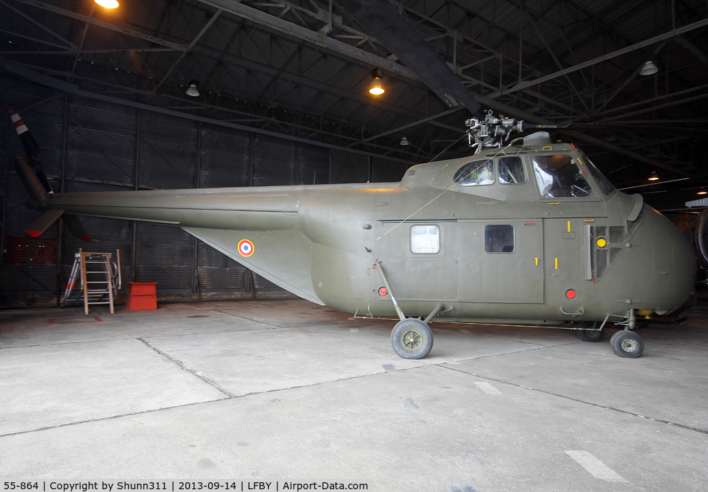 55-864, Sikorsky H-19D Chickasaw C/N 55-864, Preserved inside Dax ALAT Museum...