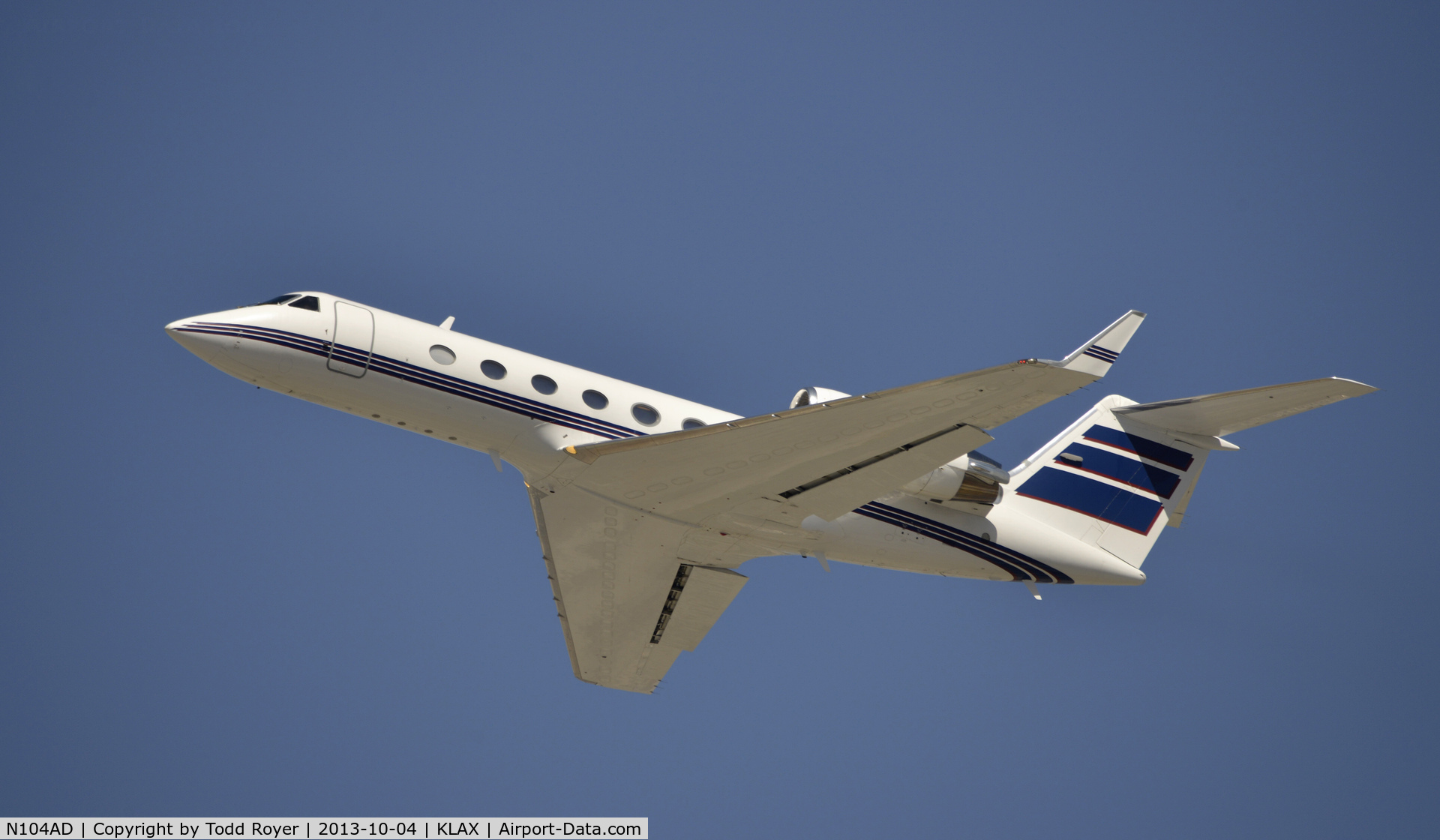 N104AD, 2000 Gulfstream Aerospace G-IV C/N 1406, Departing LAX