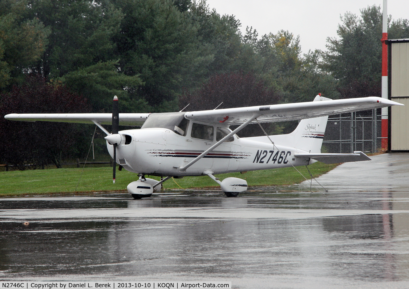 N2746C, 1998 Cessna 172R C/N 17280587, A shiny new Skyhawk braves a downpour at Brandywine Airport.